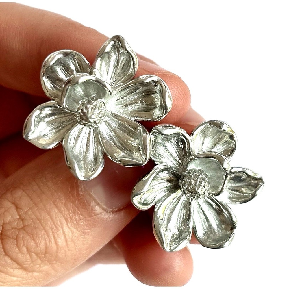 Arthur Court Aluminum Stud Earrings .9 In Magnolia Flower Discontinued Jewelry